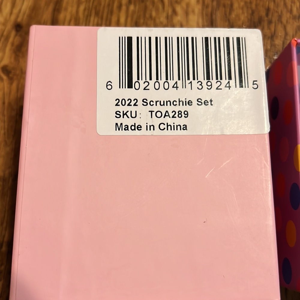 Benefit Scrunchie Set(New) - Picture 6 of 6